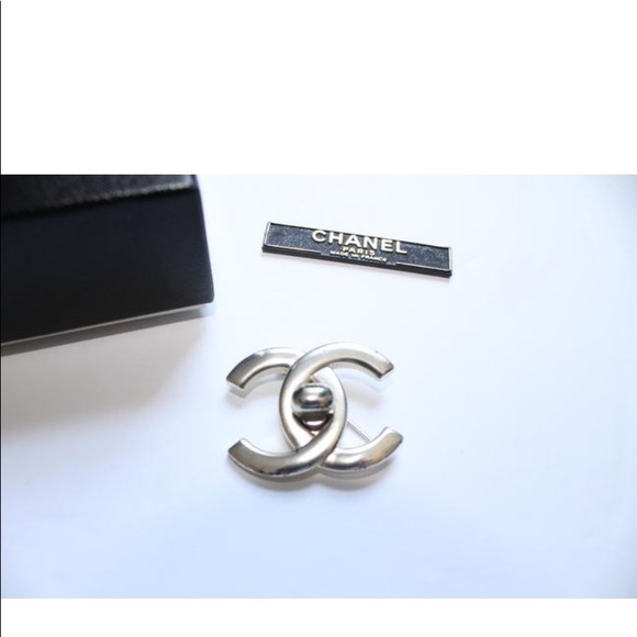 Authentic Chanel Timeless Turnlock CC Silver Pin - Picture 4 of 10